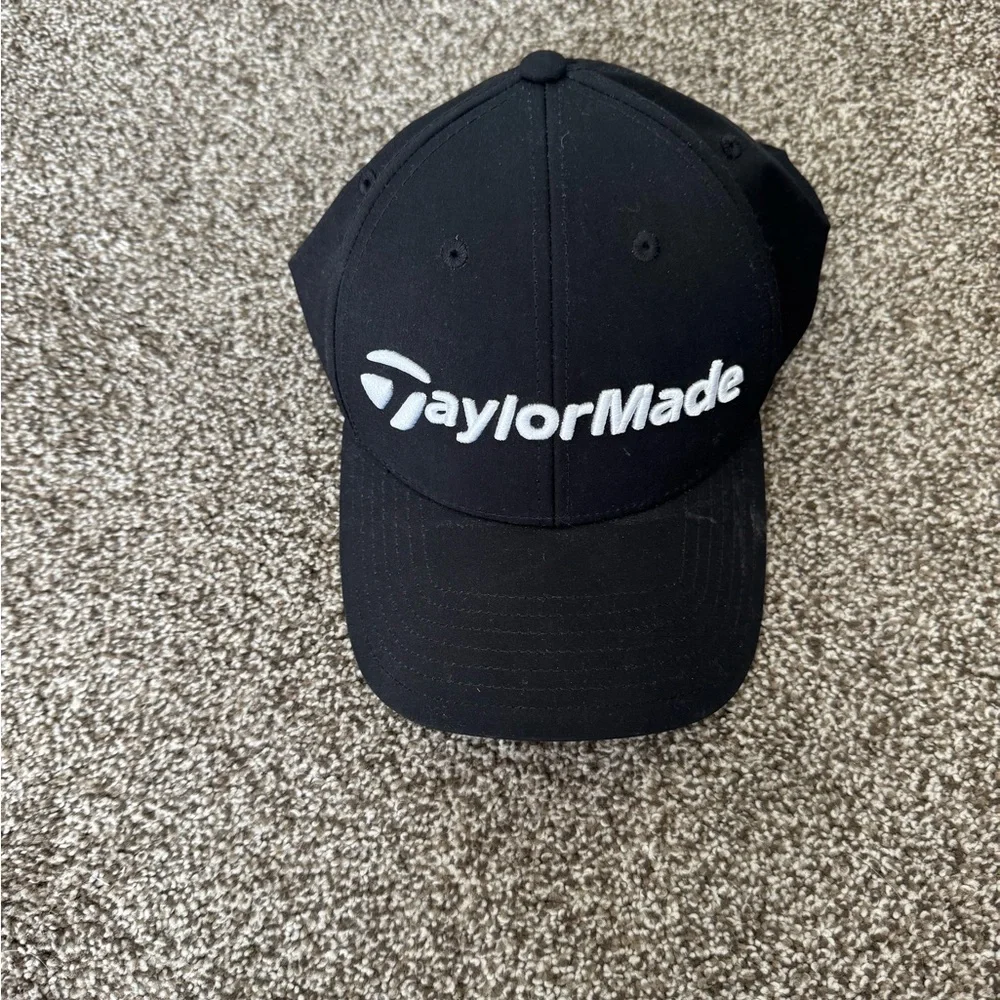TaylorMade Black golf Cap - Picture 1 of 3